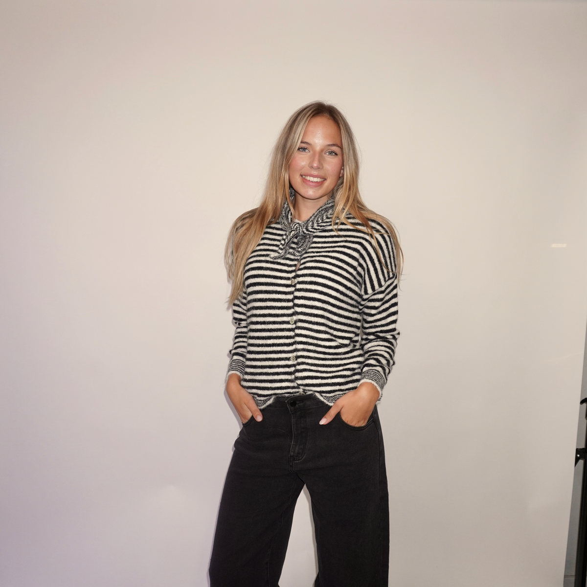 Nola Streep Vest Zwart